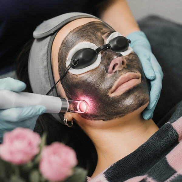 Carbon Hollywood Facial (50 mins)